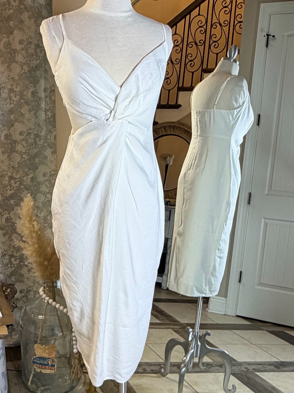Astr the label White Twist-Front V-Neck women’s Dress small